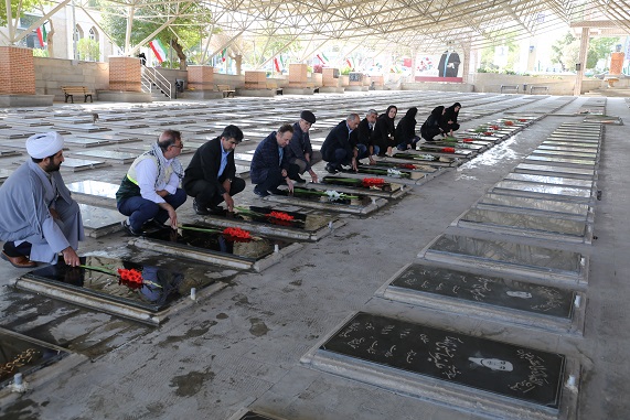 غباروبی مزار شهدا 13