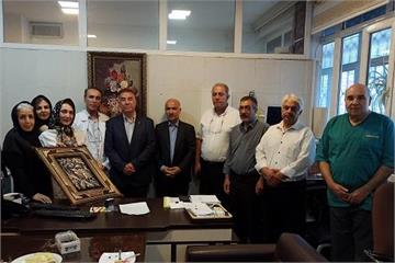 مراسم تجلیل از زحمات پورنقاشان، کارشناس مامایی درمانگاه ارومیه، در آستانه بازنشستگی