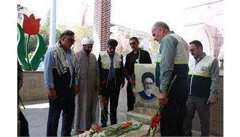غبار روبی و عطر افشانی مزار شهدا توسط بسیجیان بهداشت و درمان صنعت نفت شمالغرب