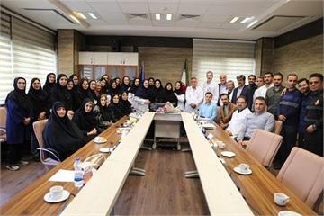 تجلیل از سه دهه خدمت صادقانه «بهجت‌جمال»کارشناس آزمایشگاه در بهداشت و درمان صنعت نفت شمال‌غرب